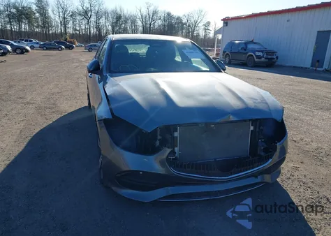 2022 Mercedes-Benz C 300 4Matic z USA, uszkodzony, nr VIN W1KAF4HBXNR039865